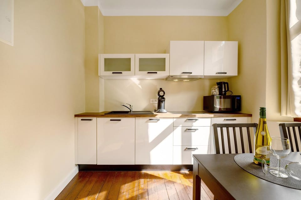 Kitchen or kitchenette, Living room