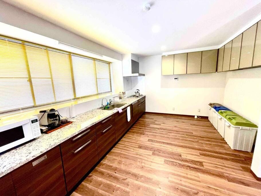Kitchen or kitchenette, dishwasher, microwave, oven, pet friendly, stove