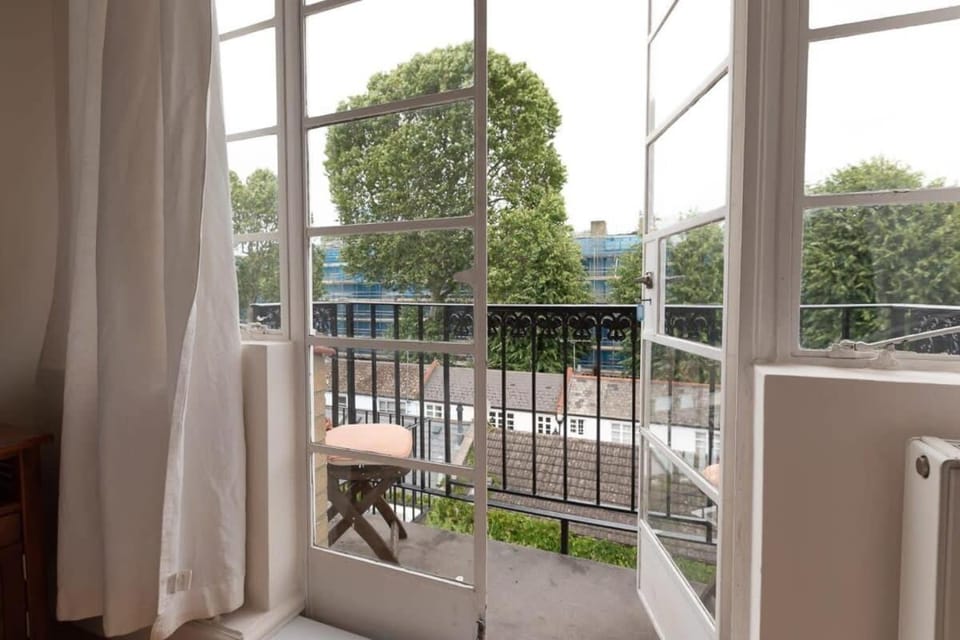 Bright & Spacious Top Floor Apartment in Chelsea Apartment in City of Westminster