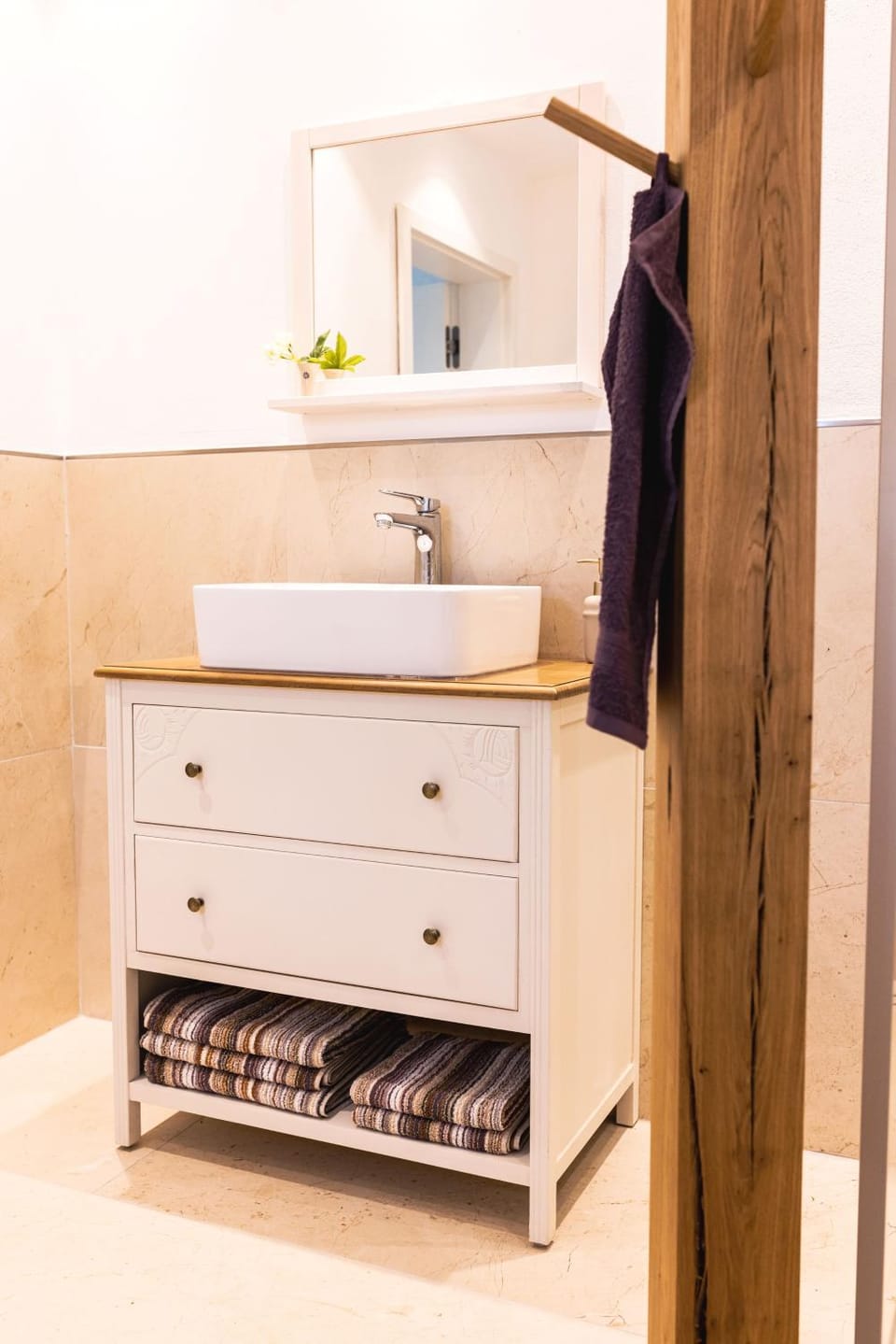 Bathroom, towels