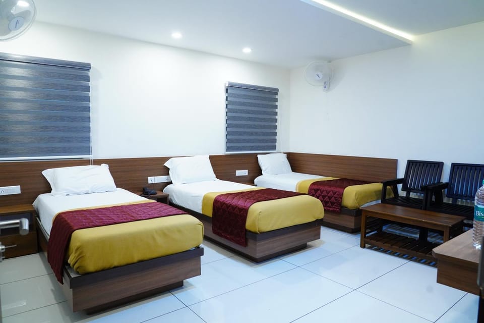Rainbow Inn Hotel in Munnar