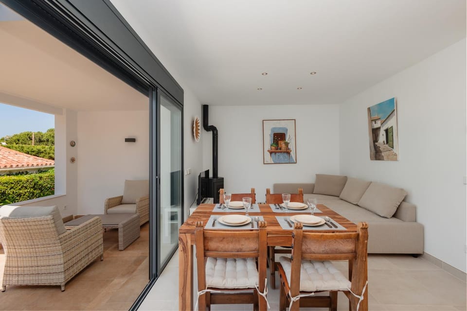 Day, Balcony/Terrace, Living room, Seating area, Dining area