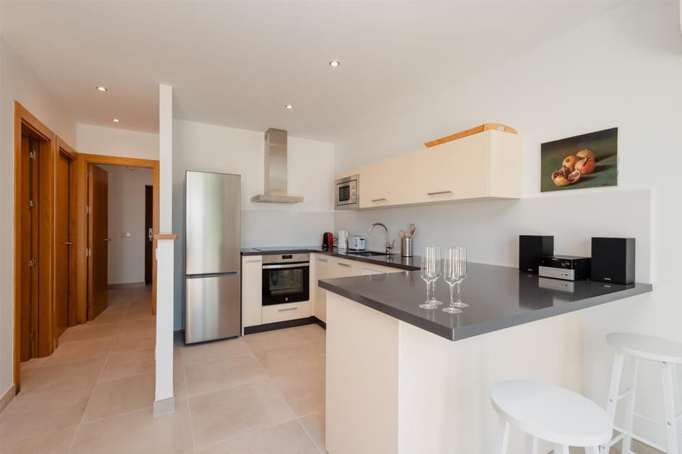 Kitchen or kitchenette, Dining area, dishwasher, minibar, pet friendly, stove, toaster