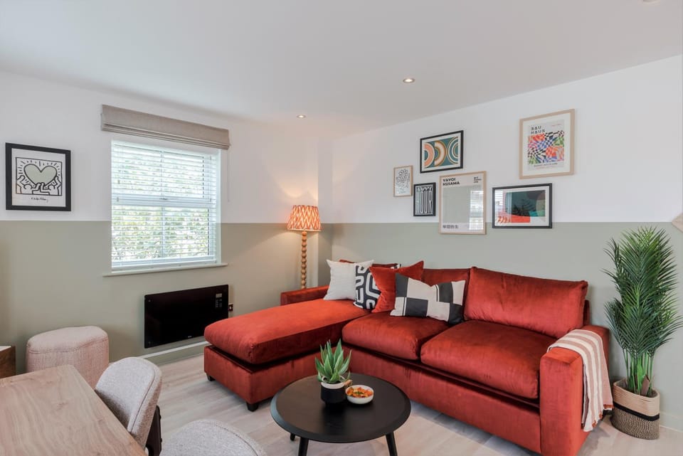 Kitchen or kitchenette, Living room, Seating area