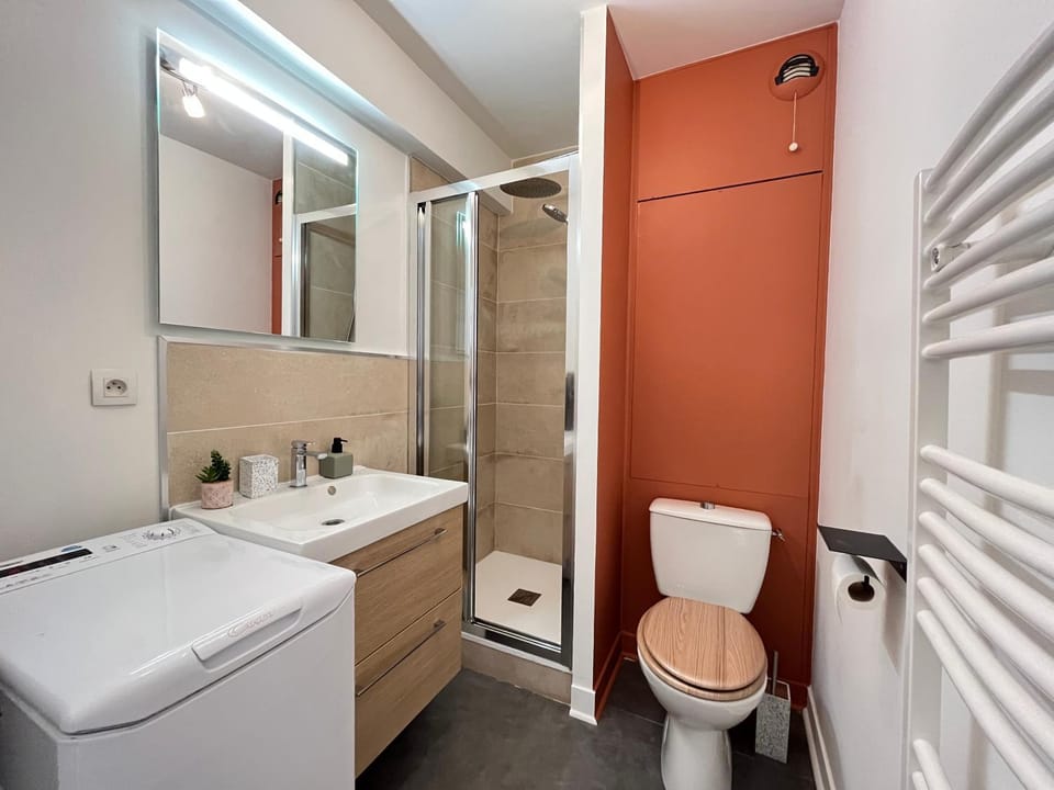 Shower, Toilet, Bathroom
