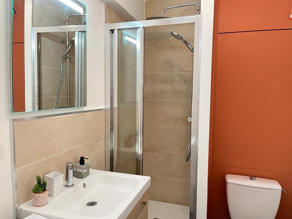 Shower, Toilet, Bathroom