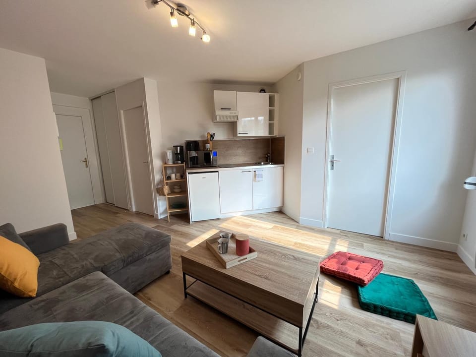 Kitchen or kitchenette, Living room