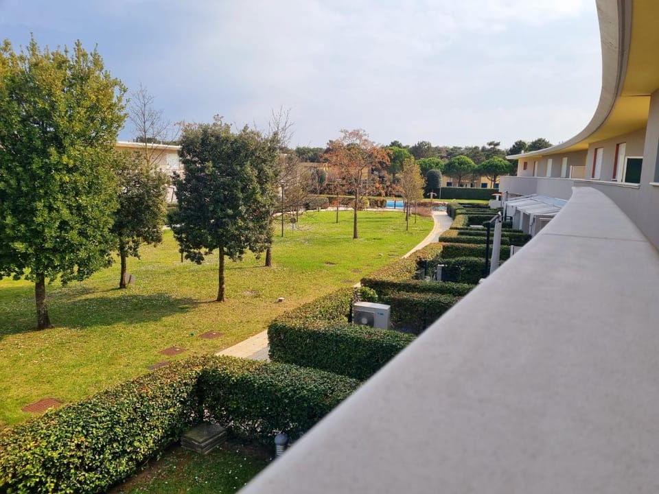 Property building, Garden, Balcony/Terrace, Garden view