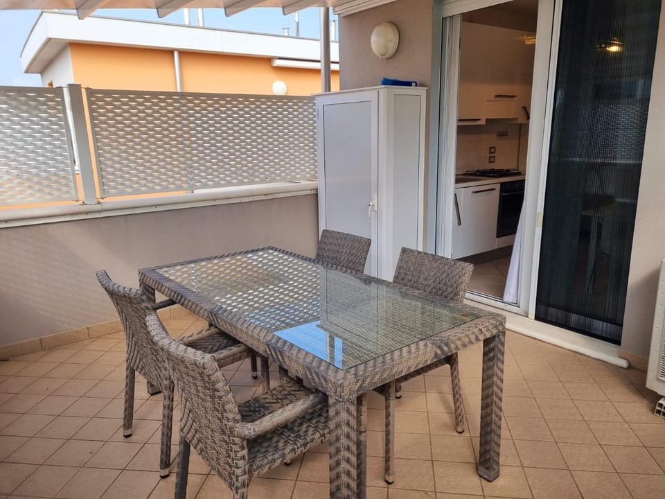 Balcony/Terrace, Balcony/Terrace, Living room, Seating area