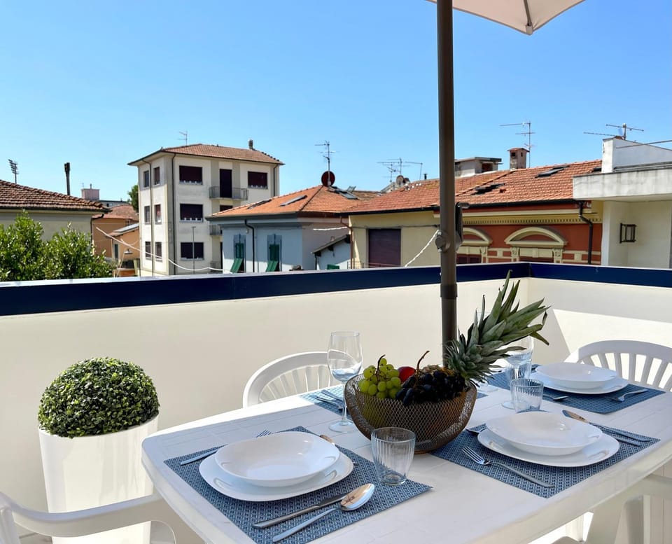 View (from property/room), Balcony/Terrace, Dining area