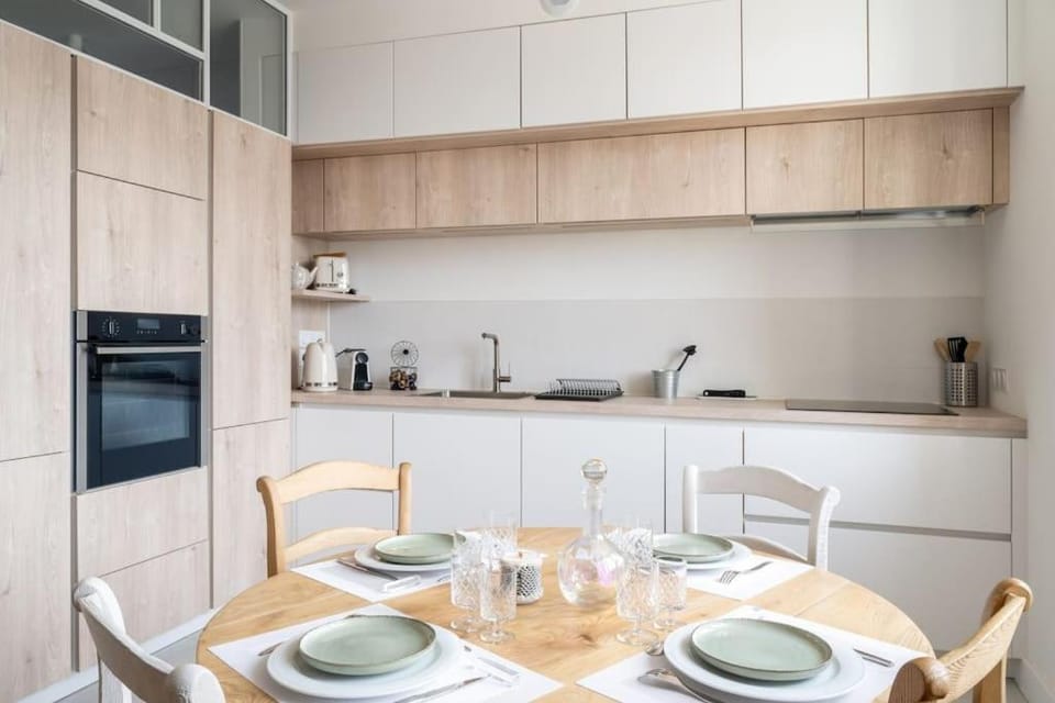 Coffee/tea facilities, Dining area, minibar, pet friendly, stove, toaster