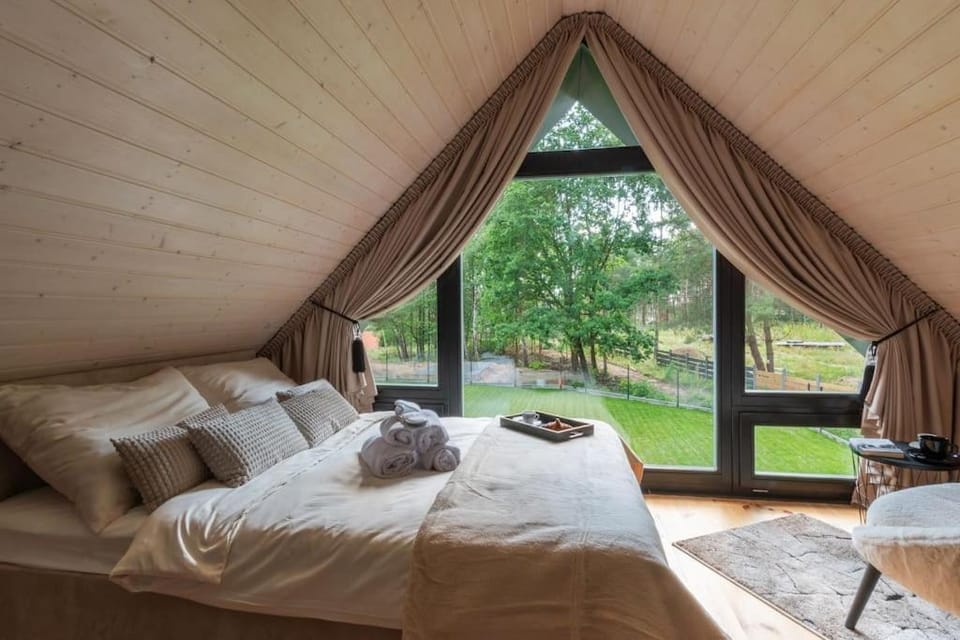 Bed, Bedroom, Garden view