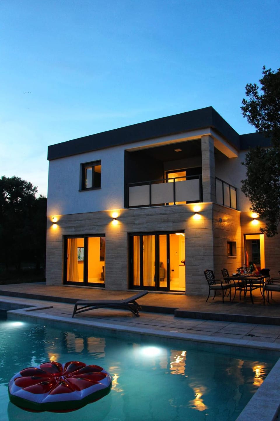 Property building, Pool view