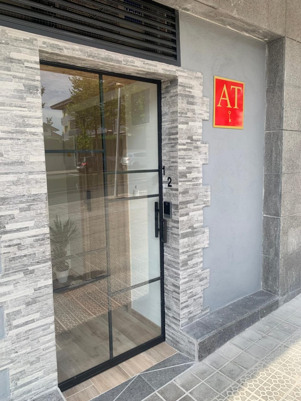 Facade/entrance