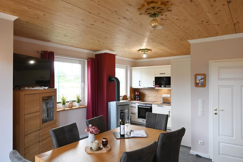 TV and multimedia, Kitchen or kitchenette, Living room, Seating area, Dining area, Evening entertainment