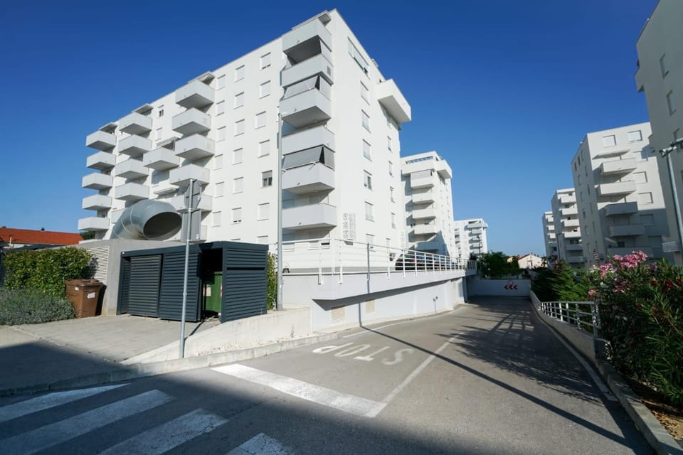 Property building, Street view