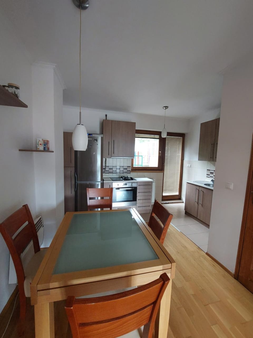 Kitchen or kitchenette, Dining area