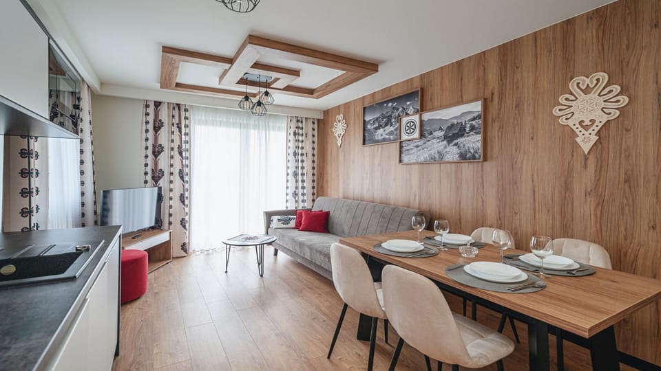 TV and multimedia, Kitchen or kitchenette, Living room, Seating area, Dining area