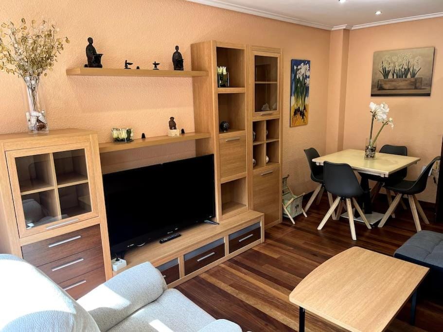 TV and multimedia, Living room, Seating area, Dining area, Evening entertainment