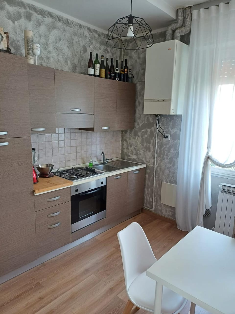 Kitchen or kitchenette, Dining area, stove