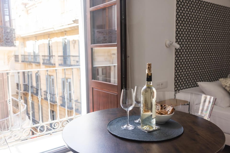 View (from property/room), Balcony/Terrace, Dining area, Drinks