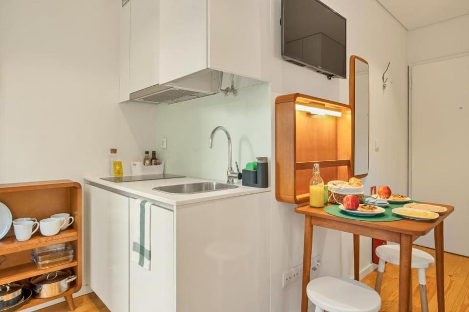 TV and multimedia, Kitchen or kitchenette, minibar, stove