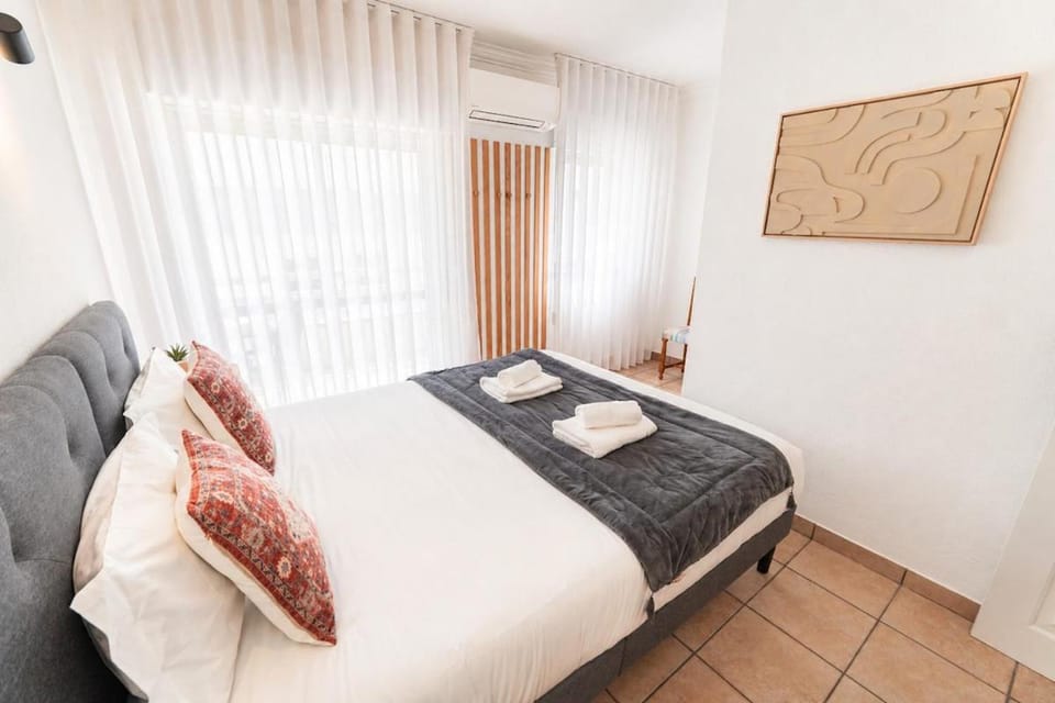 Casa do Mike - Cozy 1 Bedroom Apartment Steps from the Beach Apartment in Nazaré