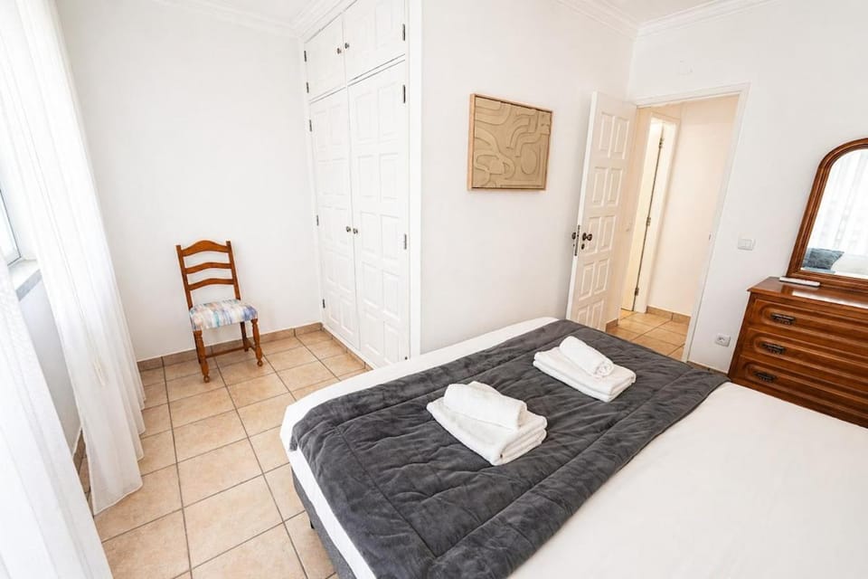 Casa do Mike - Cozy 1 Bedroom Apartment Steps from the Beach Apartment in Nazaré