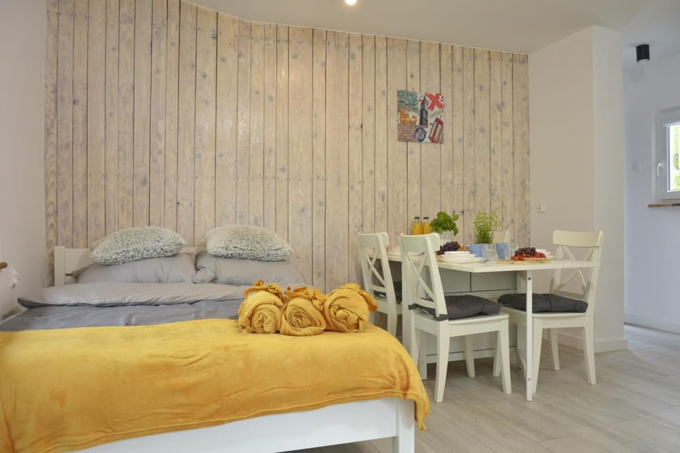 Bed, Living room, Photo of the whole room, Dining area, Bedroom
