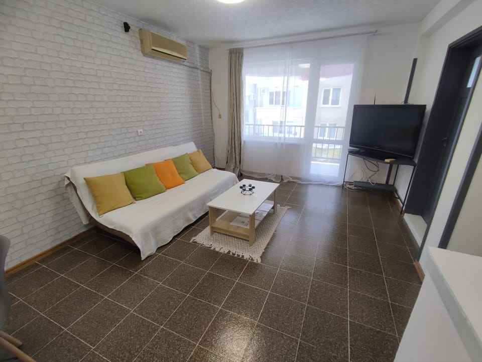 Communal lounge/ TV room, TV and multimedia, Living room