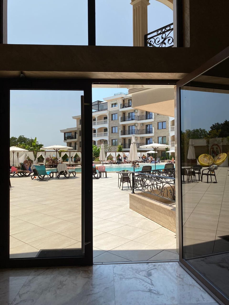 Day, Swimming pool