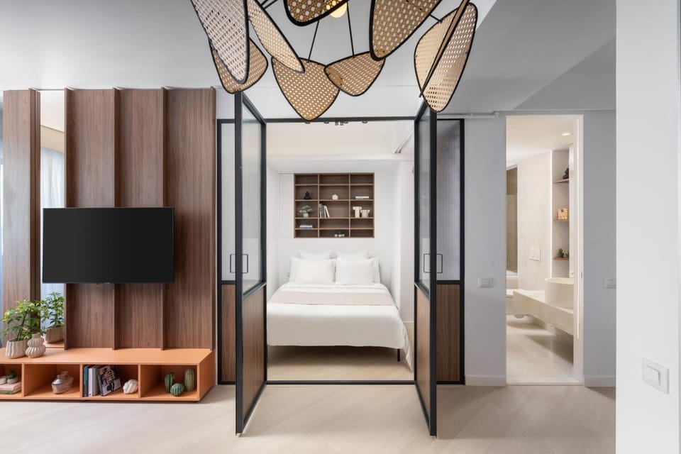 Bed, TV and multimedia, Photo of the whole room, Seating area, Bedroom, air conditioner