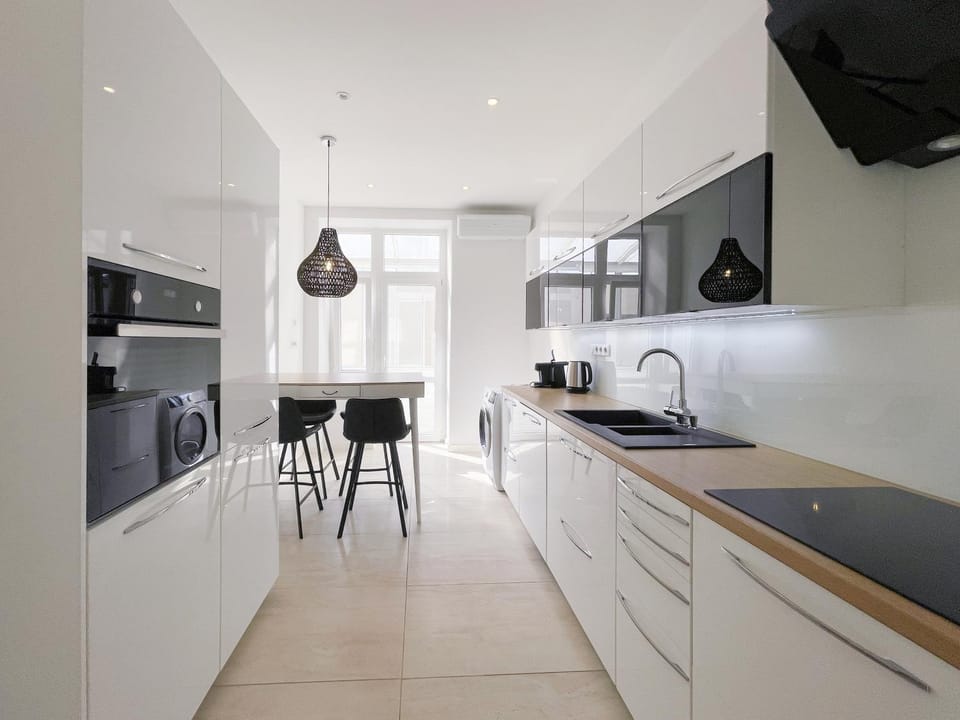 Kitchen or kitchenette, Dining area, dishwasher, minibar, pet friendly, stove, toaster