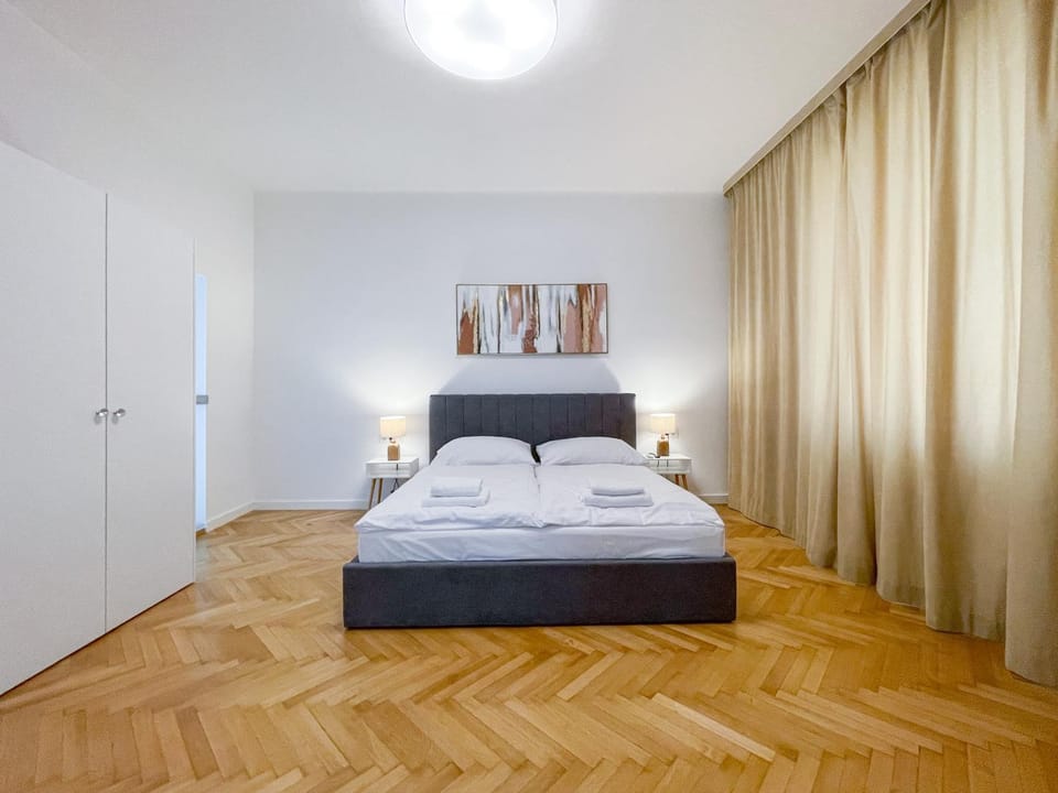 Bed, Bedroom, towels, wardrobe