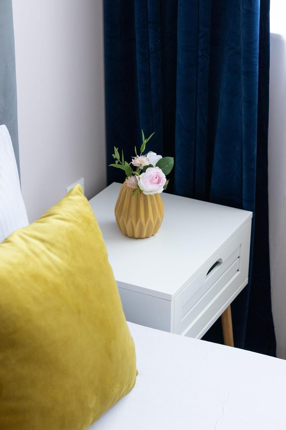 Bed, Photo of the whole room, Bedroom, hair dresser