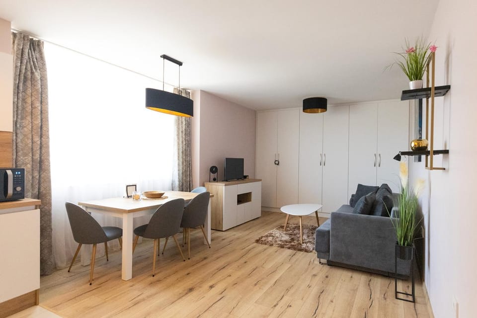 TV and multimedia, Living room, Seating area, Dining area, hair dresser