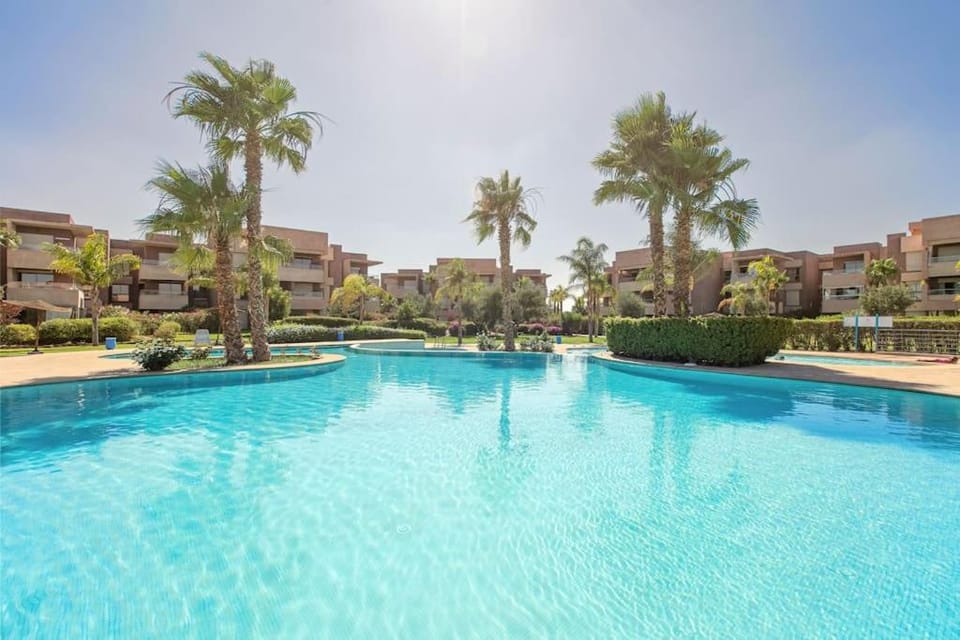 Day, Swimming pool
