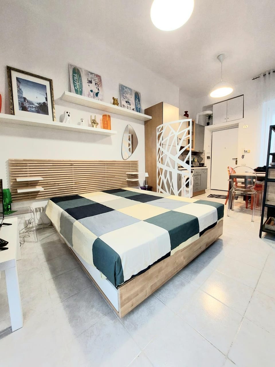 Bed, Photo of the whole room