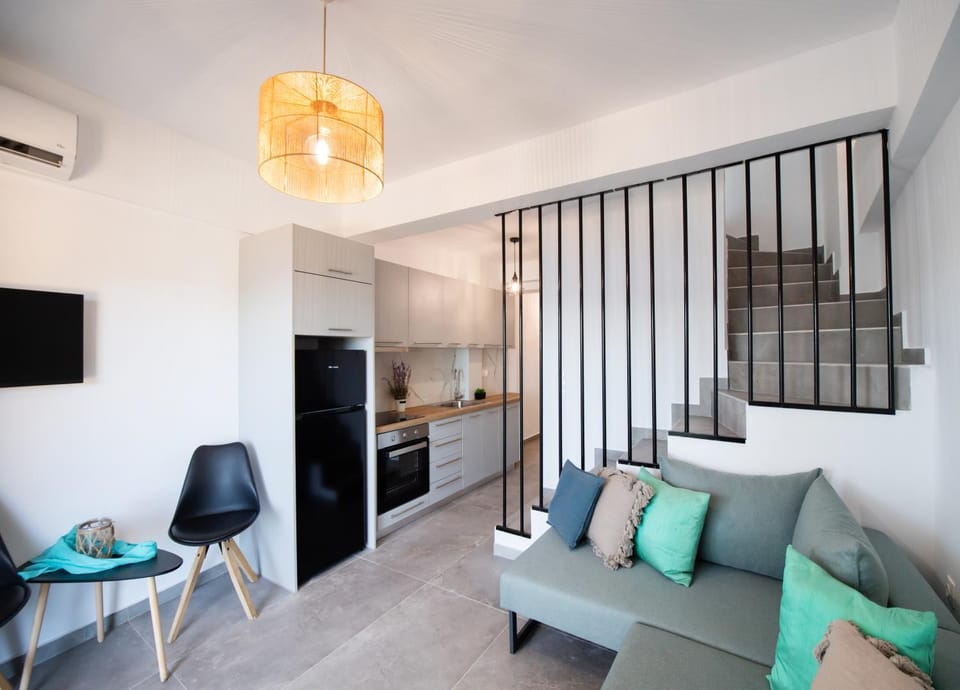 TV and multimedia, Kitchen or kitchenette, Living room, Seating area, air conditioner