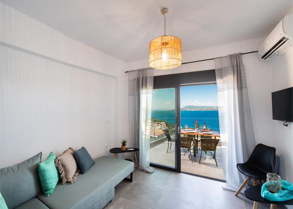 TV and multimedia, Balcony/Terrace, Living room, Seating area, Dining area, Sea view, air conditioner