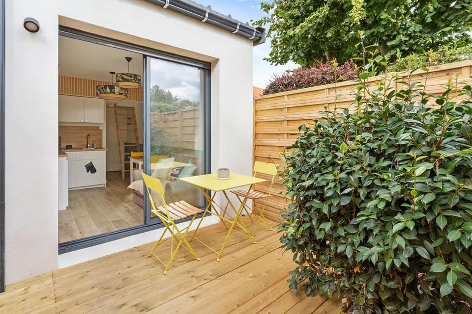 Spring, Balcony/Terrace, Garden view