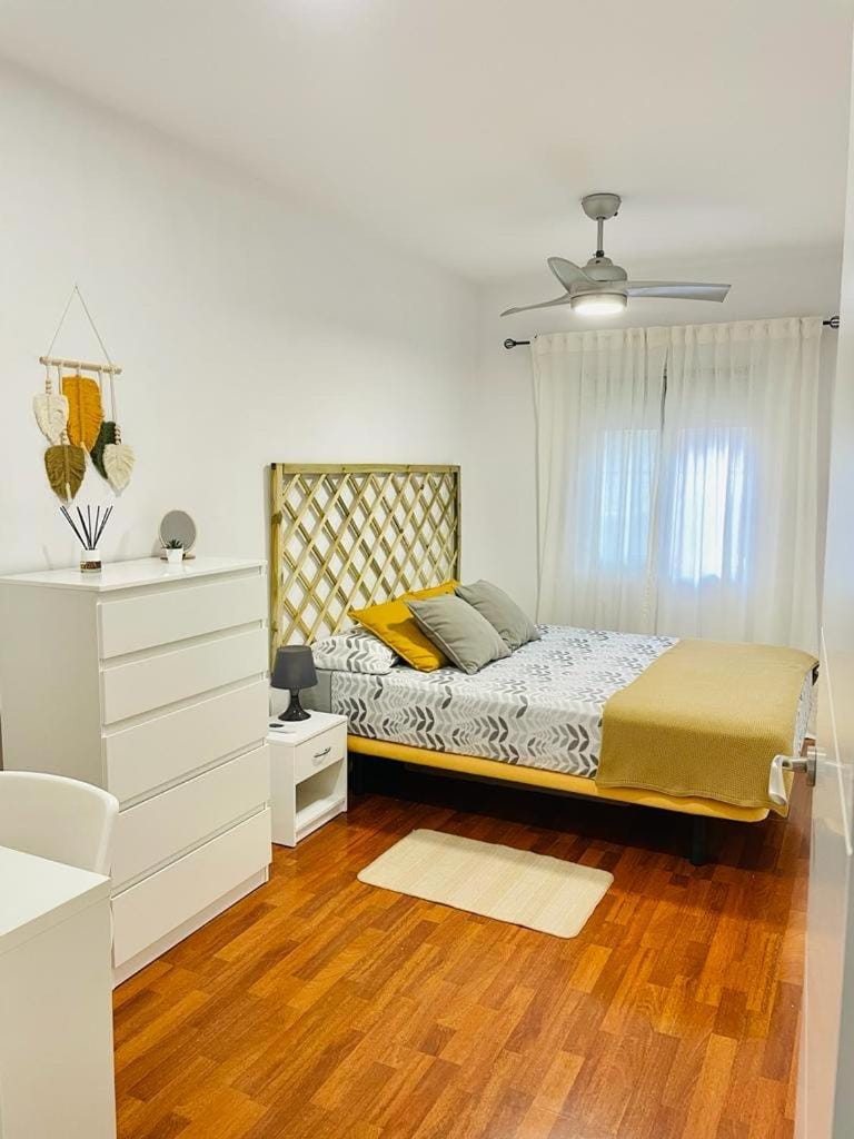 Bed, Photo of the whole room, Bedroom, fireplace
