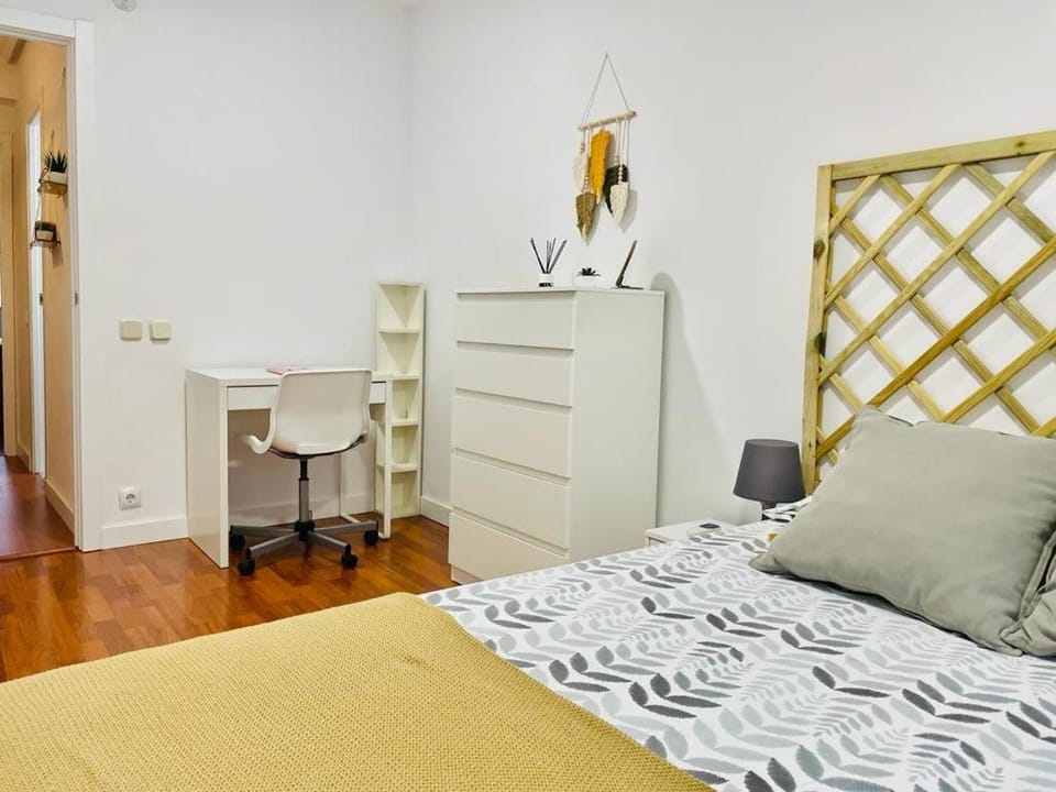 Bed, Photo of the whole room, Bedroom