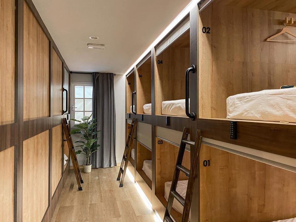 Bed, Photo of the whole room, Bedroom, bunk bed, towels