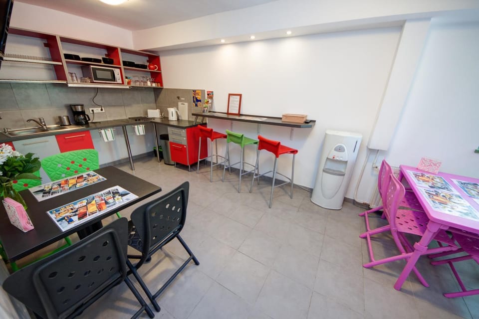 TV and multimedia, Coffee/tea facilities, Kitchen or kitchenette, Seating area, Dining area, Breakfast