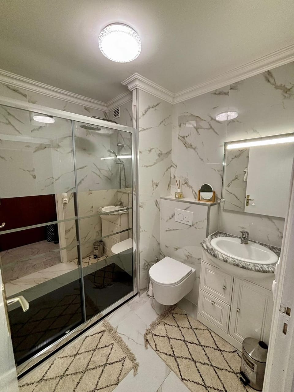 Shower, Toilet, Bathroom, towels