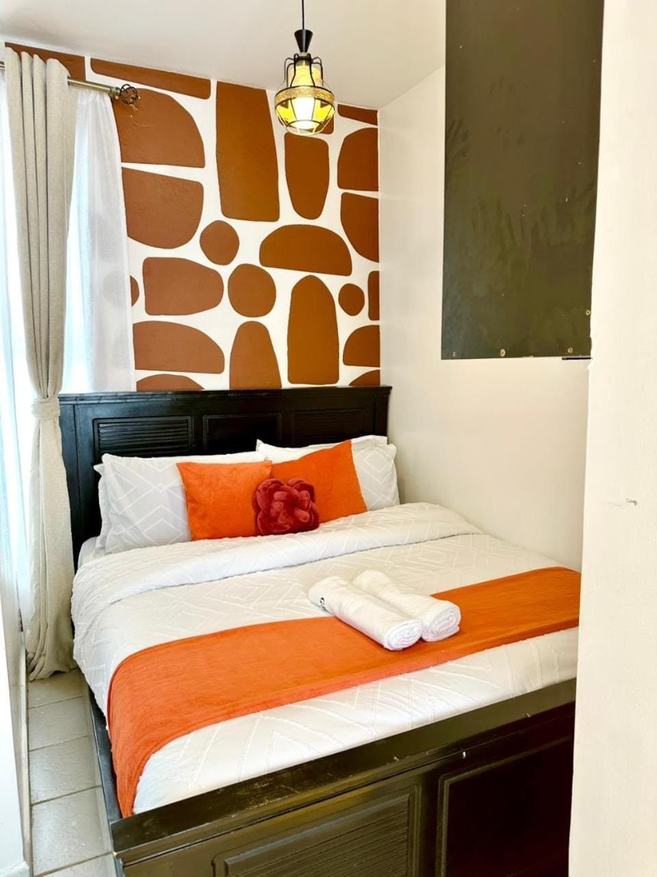 Ngong Road Studio, Racecourse Gardens with Free parking, Netflix &Pool, Pearl1 Luxury bnbs Bed and Breakfast in Nairobi County