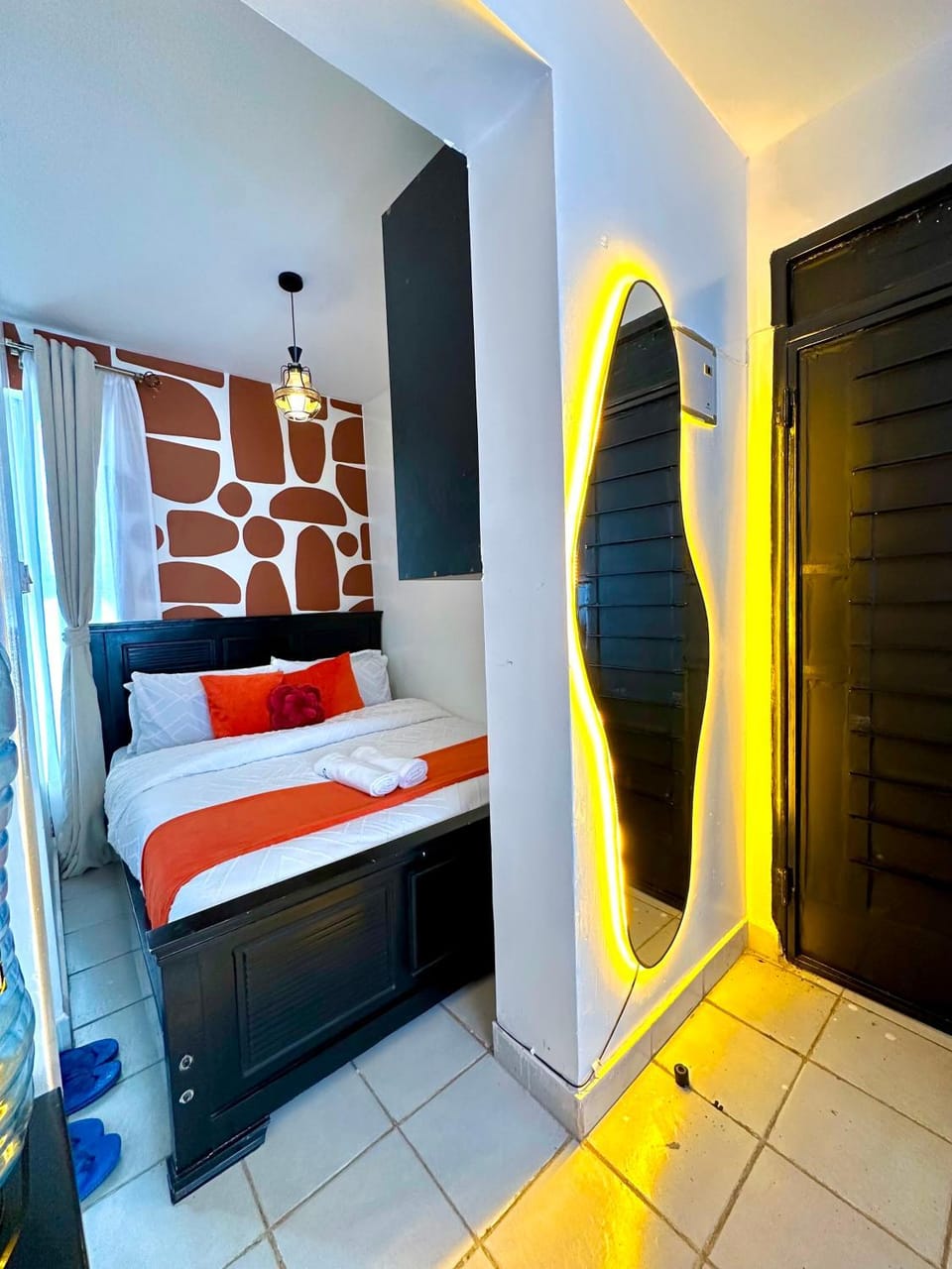 Ngong Road Studio, Racecourse Gardens with Free parking, Netflix &Pool, Pearl1 Luxury bnbs Bed and Breakfast in Nairobi County