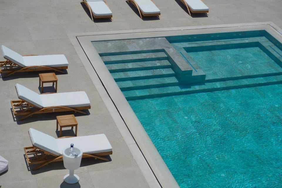 Pool view, Swimming pool, sunbed