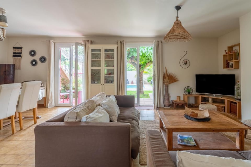 Property building, Living room